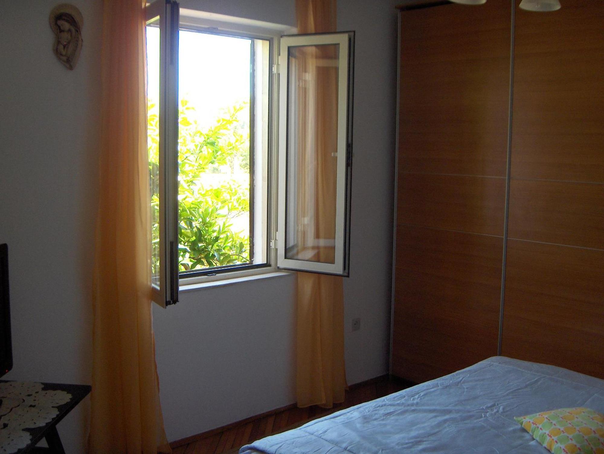 Roza 3* Vrboska